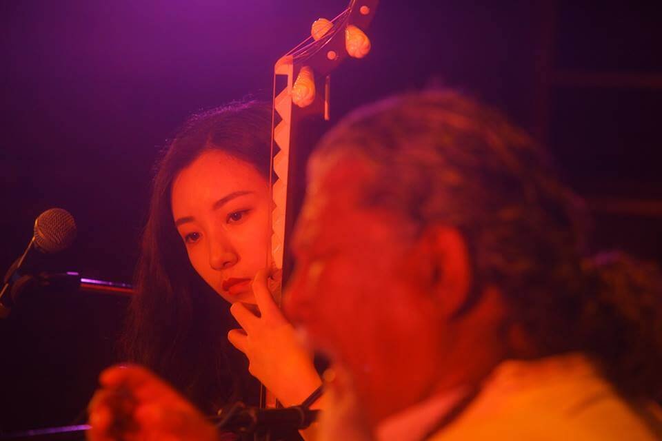 Shao Yue Shen performing with instruments, Teatro Sala Uno · May 2016