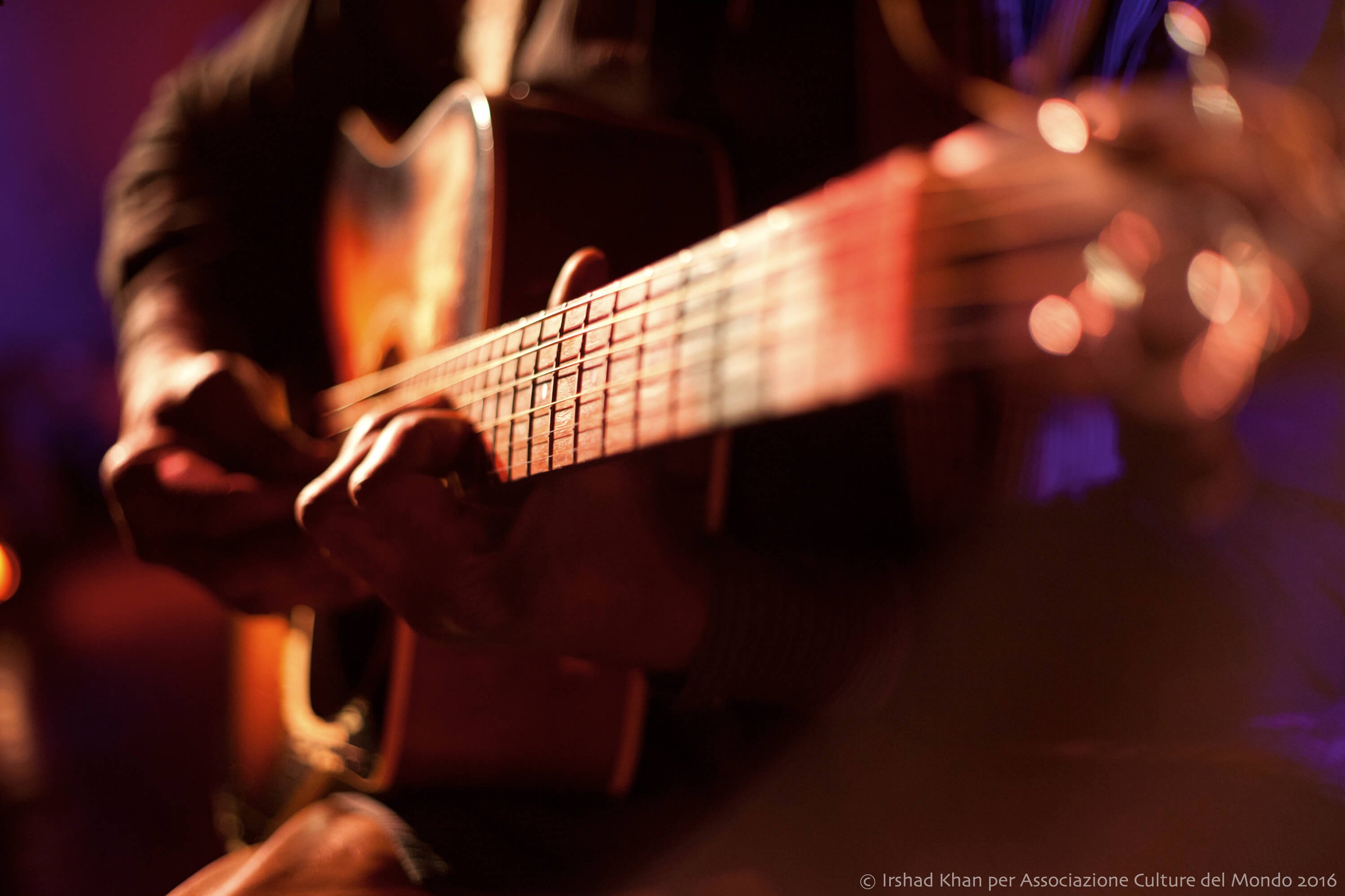 Hands on guitar strings, Teatro Sala Uno · April 2016