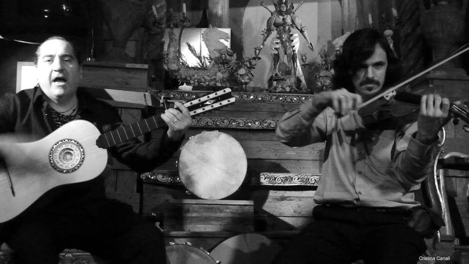 Nando Citarella and Tcha Limberger performing together — Nando singing on chitarra battente, Tcha on violin