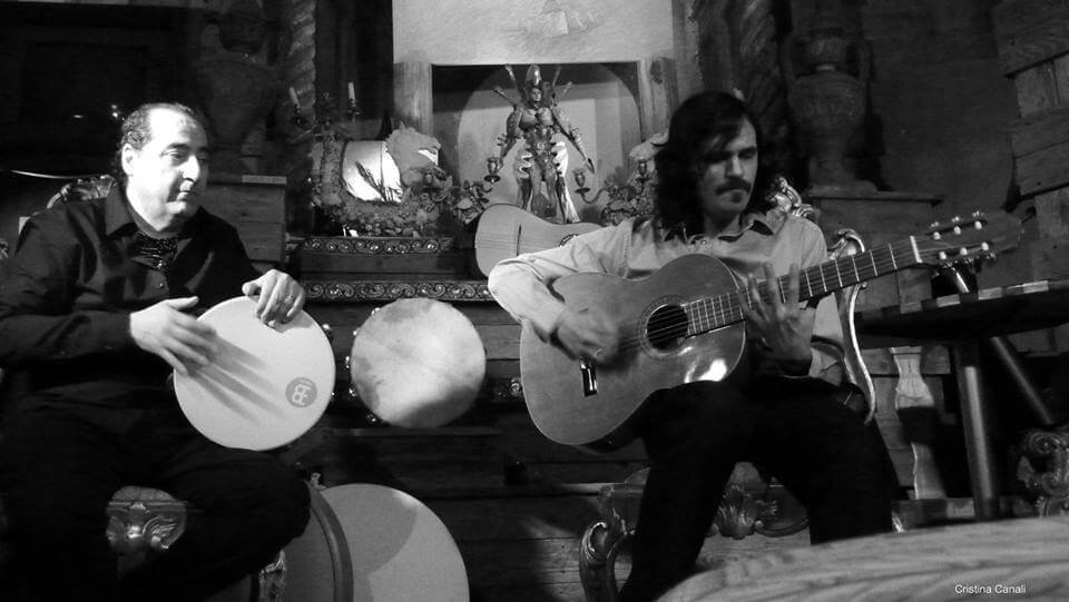 Nando Citarella with tammorra, close-up, amber light, Cappella Orsini 2016