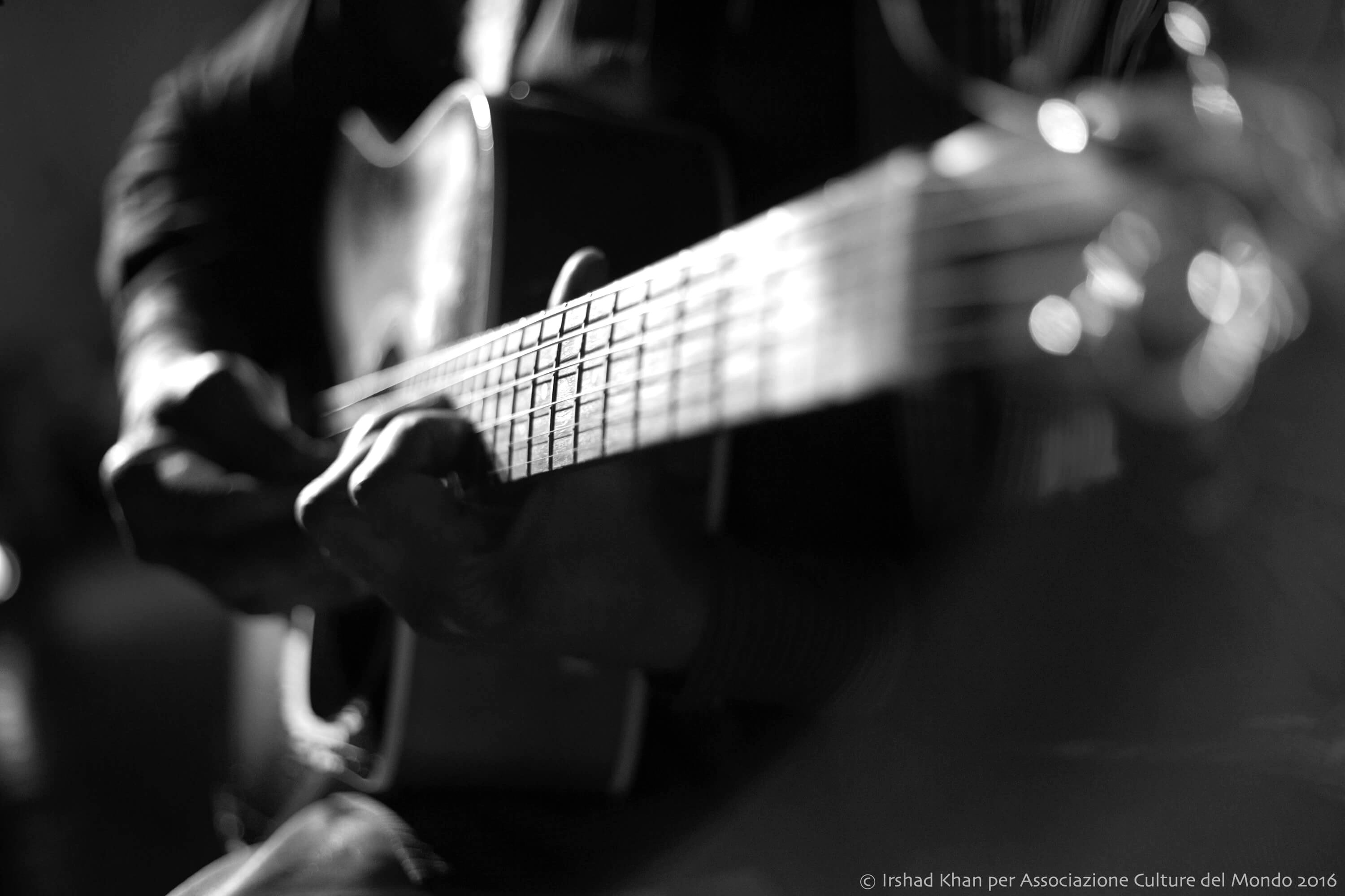 Hands on guitar strings, Teatro Sala Uno, Rome 2016