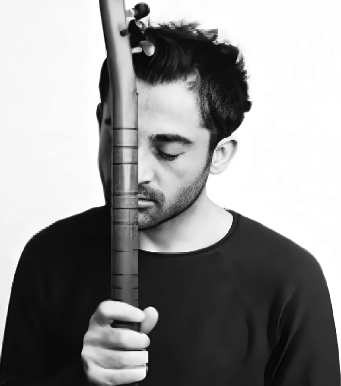Portrait of Serhat Akbal holding his saz
